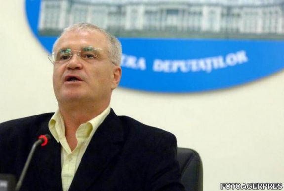 Börtönnel fenyegeti egy képviselő a tiltakozó ügyészeket