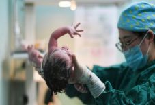 Kínai nők százai fizettek azért, hogy az Egyesült Államokban szülhessenek