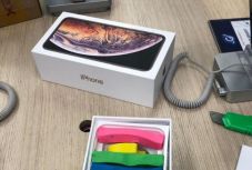 Nem hitt a szemének, amikor kinyitotta a 6800 lejes iPhone dobozát