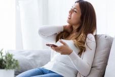 Így teszi tönkre a gerincet a mobiltelefon