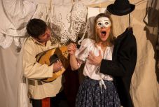 Népi pajzánságokkal, tündérmesével szórakoztatja a szatmárnémetieket Fabók Mancsi Bábszínháza