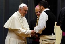 A pápalátogatás történelmi mulasztást orvosol – Laczkó Vass Róbert nézőpontja egy várt eseményről