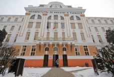 A magyar orvosképzésért tüntettek Marosvásárhelyen 