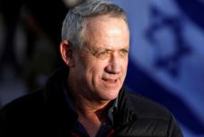 Izrael: álhírek sortüzében Netanjahu riválisa 