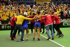 A Fed-kupa elődöntőjében a román lányok – Emil Boc püfölte a szurkolói dobot