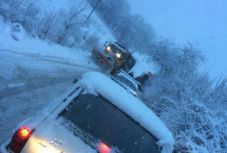 Hargita megyében havasak utak, el is akadt már egy nyerges vontató