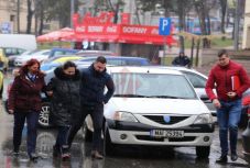 Fiához hasonlóan jogosítvány nélkül és tökrészegen ült volánhoz egy 52 éves nő