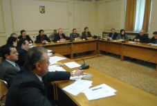 Csökken a SRI költségvetése, de Liviu Dragnea D-vitaminos javaslata megbukott