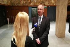 Ellopott egy szendvicset, lemondott a szlovén képviselő