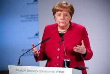 Merkel: Európáért harcolni kell