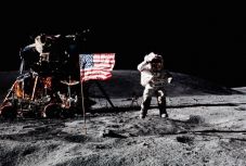 A NASA nemcsak visszatérne a Holdra, de ott is maradna