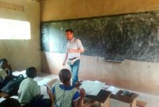 Kemencét raktak Ugandában – két kolozsvári önkéntes afrikai élményei