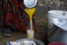 Százötvenre emelkedett a pancsolt szesz áldozatainak száma Indiában