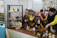 Divatba jönnek a mézalapú kozmetikumok és étrend-kiegészítők