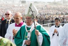 Gyakorlati tudnivalók: regisztrálni kell Ferenc pápa csíksomlyói látogatására