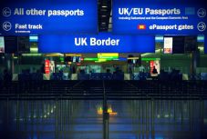 Tízévi mélyponton a nagy-britanniai EU-bevándorlás