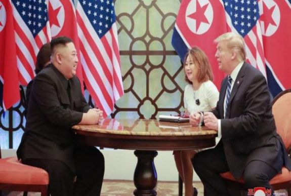 Késéssel adott hírt az észak-koreai hírügynökség a Trump-Kim csúcsról