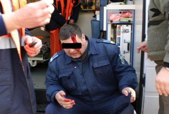 Hargita megye: ütötte-rugdosta a rendőröket két randalírozó fiatal