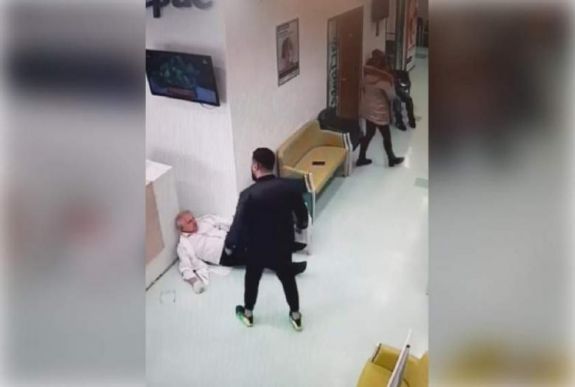 Rátámadt a nőgyógyászra, mert nem akarta azonnal megszakítani barátnője terhességét