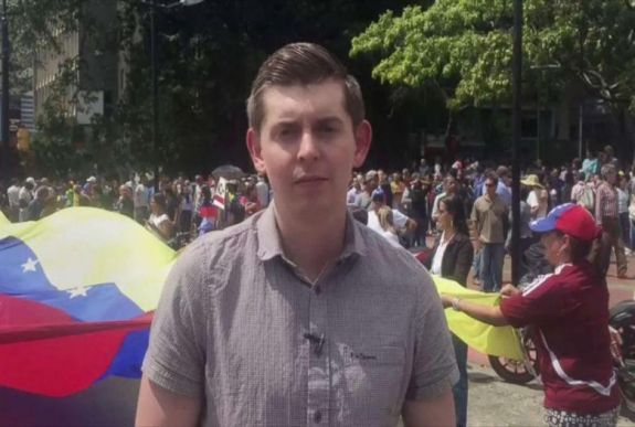 Kitoloncolnak egy amerikai újságírót Venezuelából