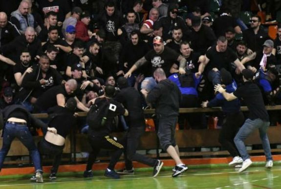 Férfi kézi: csatatérré vált a pálya a Steaua-Dinamo mérkőzés előtt