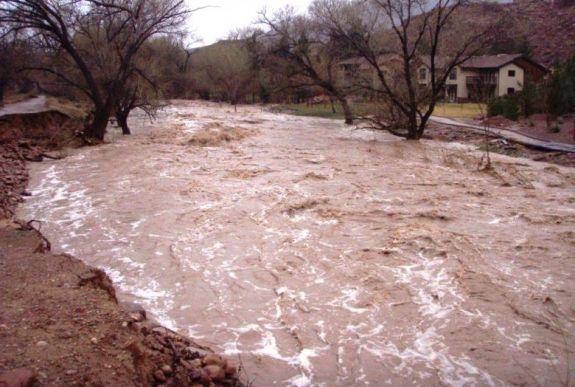 Elsőfokú árvízriasztást adtak ki 14 folyó vízgyűjtő medencéjére