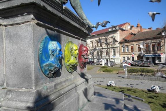 Lebontaná a Szabadság-szobrot az aradi Noua Dreaptă