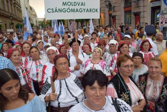 Így készülnek a csángóföldi katolikusok Ferenc pápa csíksomlyói látogatására