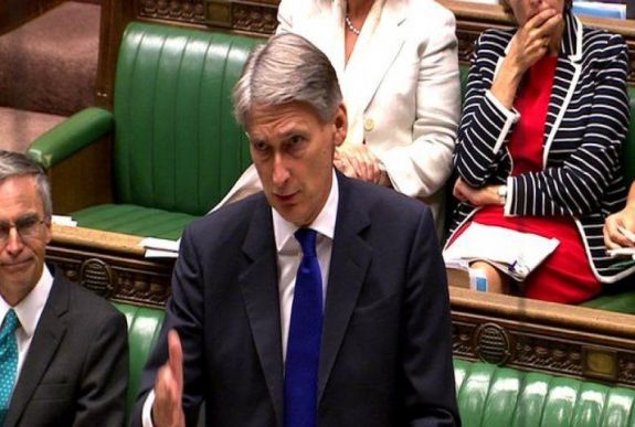 Brit pénzügyminiszter: komoly felfordulást okozna a megállapodás nélküli Brexit