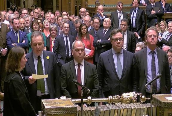 FRISSÍTVE - Elutasították a megállapodás nélküli Brexit lehetőségét, halasztás körvonalazódik