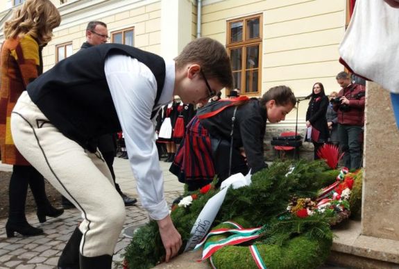 Március 15. Csíkszeredában: ünnepi nyitány a Petőfi Sándor Általános Iskolánál