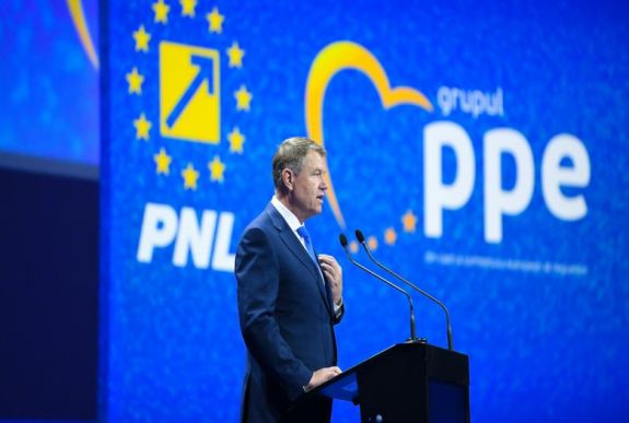 Johannis az EPP bukaresti csúcstalálkozóján ostorozta a PSD-t