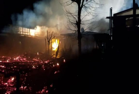Öt órán át lángolt egy vendéglő a marosvásárhelyi Víkend-telepen