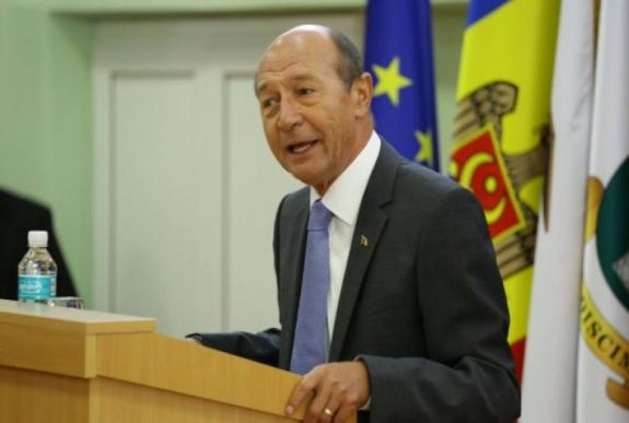 Olaj a tűzre? Traian Băsescu felkeresi a MOGYE-t