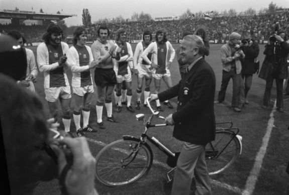 Erdélyi magyar szakember is van minden idők legjobb futballedzői között