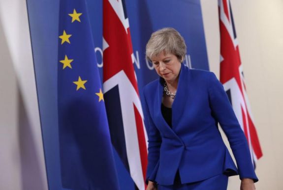 Brexit - May júniusig tartó halasztást kér, hosszabb halasztás lehetőségével