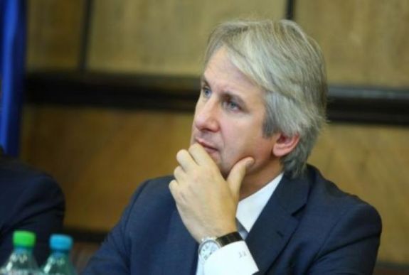 Elvetette az alsóház a pénzügyminiszter elleni indítványt