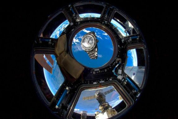 Űrhajóablakra is licitálhatunk az Európai Űrügynökség árverésén