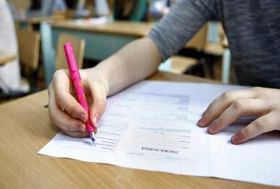 Arad megyében megizzadtak matematikából a próba-kisérettségizők