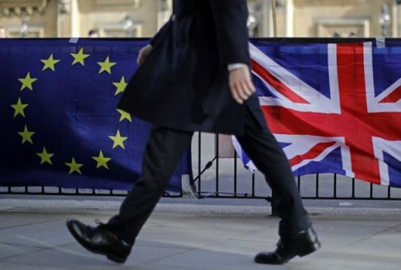 Brexit: letelepedési engedély megszerzésére biztatja a brit kormány a külföldi EU-polgárokat