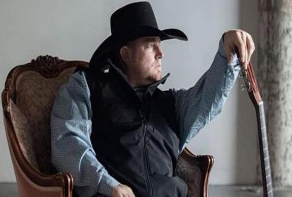 Saját klipjének forgatása közben vesztette életét a nagy karrier előtt álló country énekes