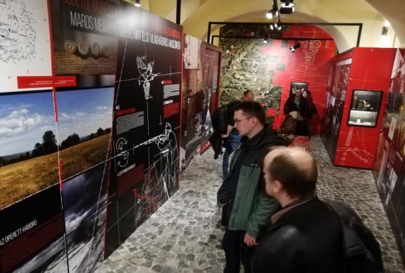 Kiállításban mutatták meg a Maros megyei lövészárkok „kincseit”