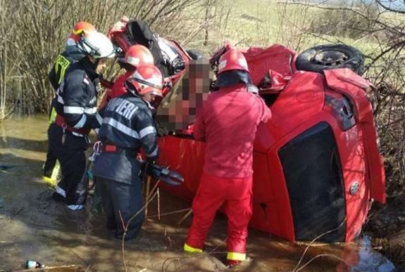 Patakba borult az autó, fiatal utasa meghalt