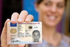 Eldőlt: jön az egységes uniós személyazonossági igazolvány