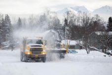 Kamionokkal szállítottak havat Alaszkába