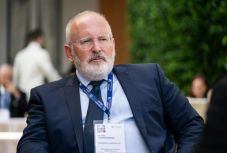 Díszdoktori címet vesz át Bukarestben Frans Timmermans