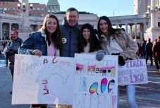 Immár tizennégyre nőtt a demokrata párti elnökjelölt-aspiránsok száma