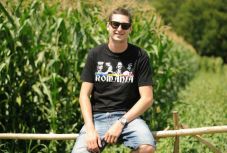 Lélegeztetőgépek tartják életben Marcel Țenter fiát