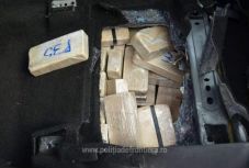 Nyolcvannégy kilogramm heroinnal kaptak el két holland állampolgárt Máramarosszigeten