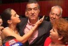 Megbírságolták Gigi Becalit a szexista megjegyzései miatt